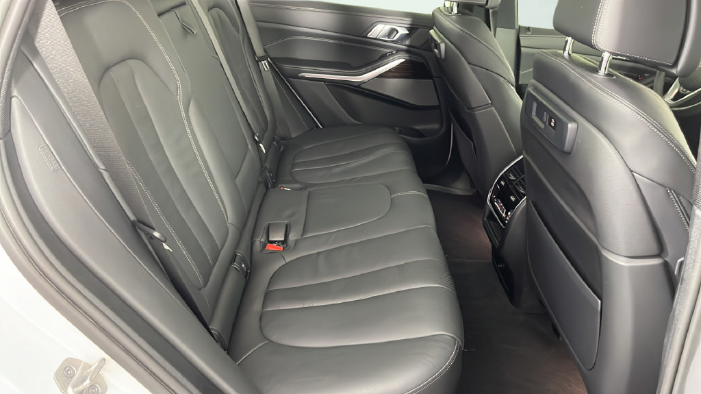 Used 2021 BMW X5 xDrive40i w/ Premium Package AWD/4WD image 18