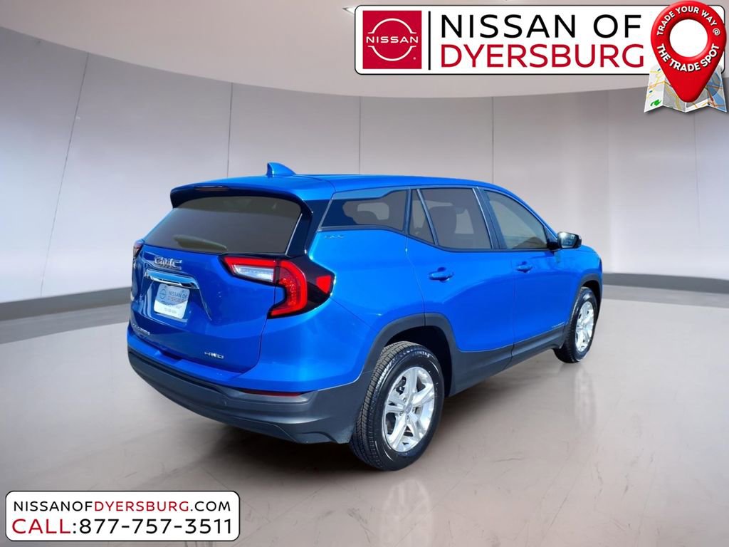 Used 2024 GMC Terrain SLE image 3