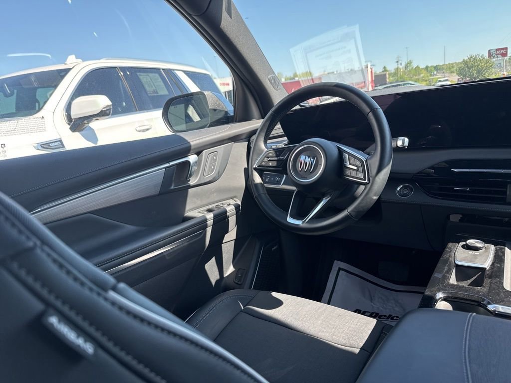 Used 2025 Buick Enclave Preferred AWD/4WD image 14