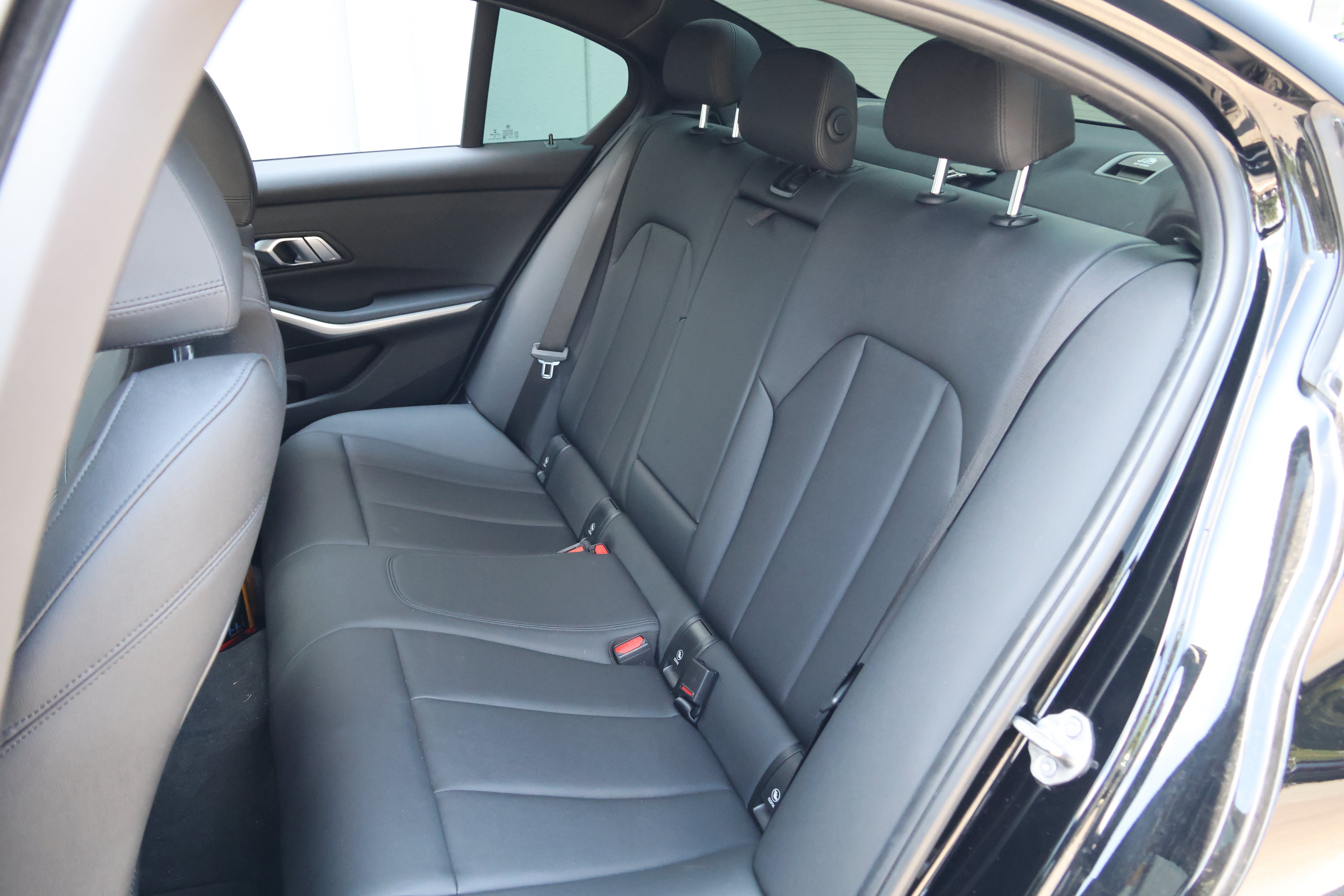 Used 2020 BMW 330i Sedan w/ Driving Assistance Package RWD image 35
