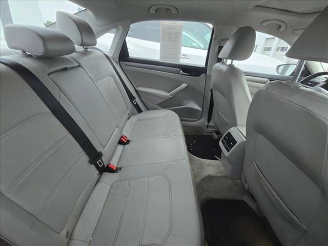 Used 2015 Volkswagen Passat TDI SE FWD image 32