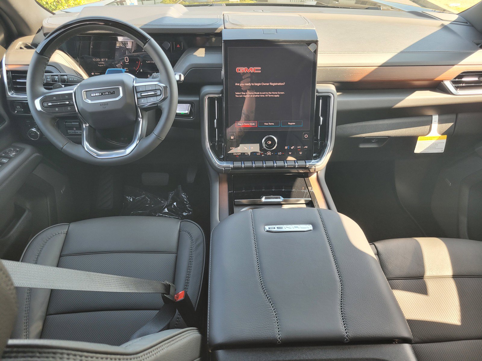 New 2026 GMC Yukon XL Denali w/ Advanced Technology Package AWD/4WD image 7