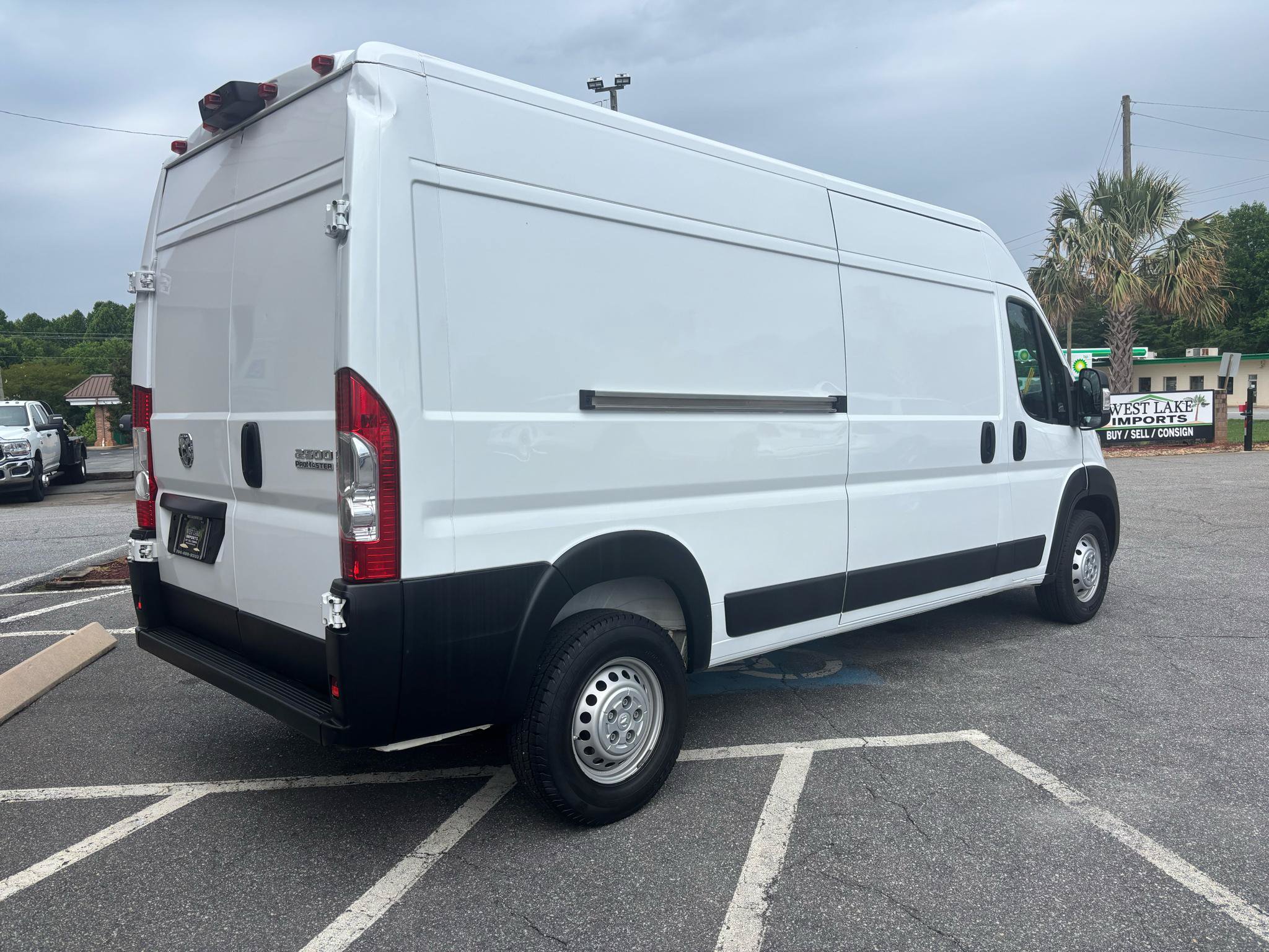 Used 2024 RAM ProMaster 2500 w/ Convenience Group FWD image 14