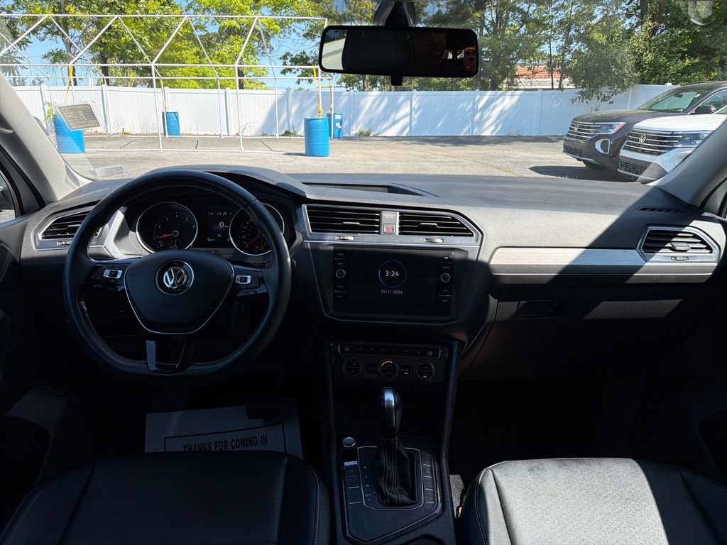 Used 2021 Volkswagen Tiguan SE w/ Panoramic Sunroof Package FWD image 15