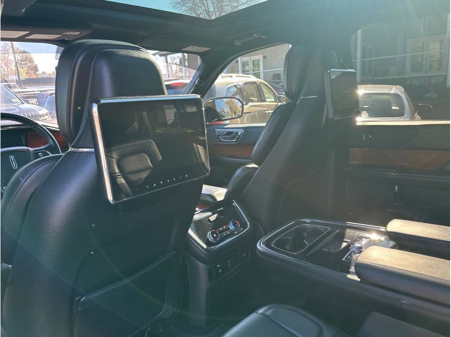 Used 2019 Lincoln Navigator L Reserve image 25