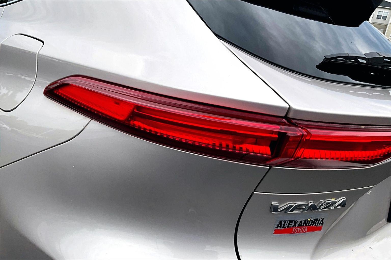 Used 2021 Toyota Venza LE AWD/4WD image 26