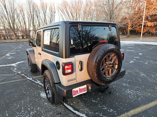 Used 2024 Jeep Wrangler Sport S image 3