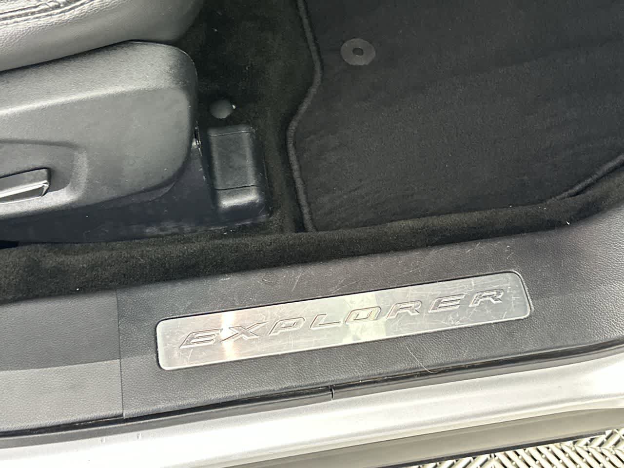 Used 2018 Ford Explorer Limited AWD/4WD image 28