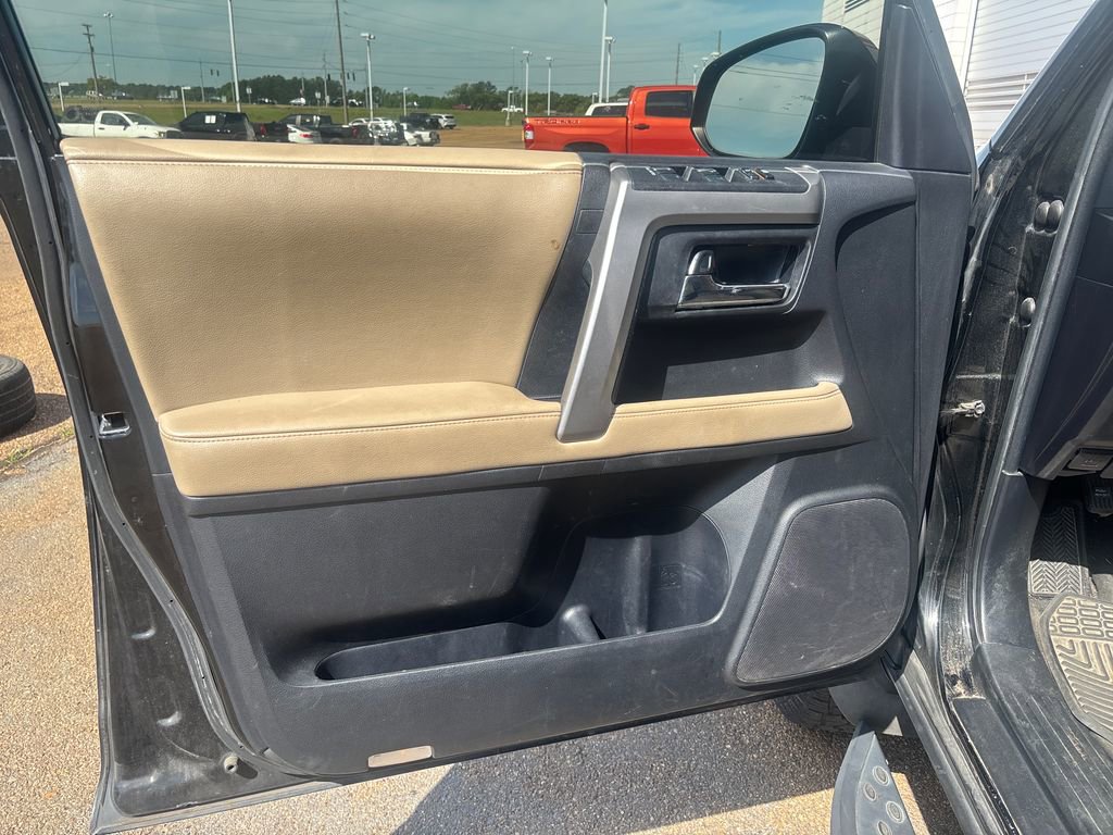 Used 2014 Toyota 4Runner SR5 Premium image 5