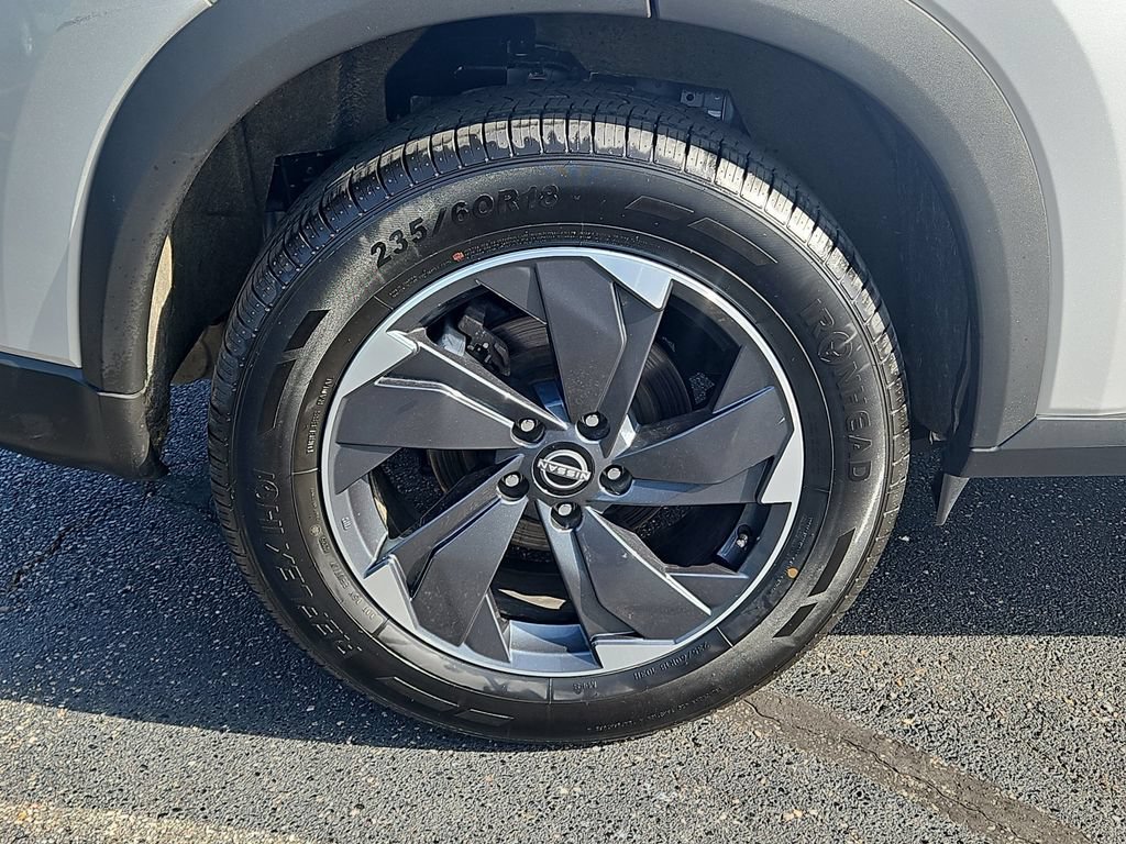 Used 2025 Nissan Rogue SV AWD/4WD image 6