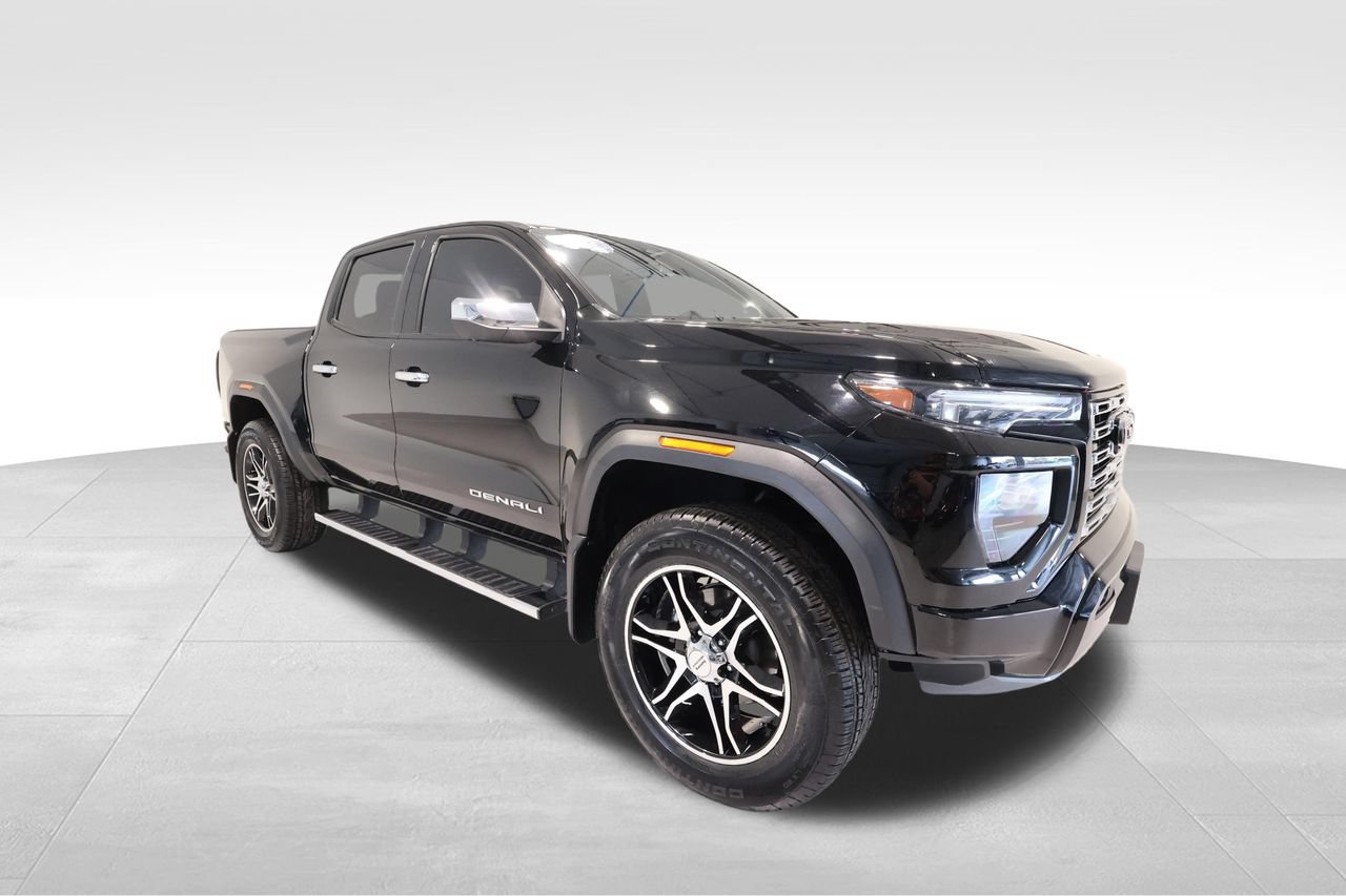 Certified 2023 GMC Canyon Denali w/ Denali Black Edition AWD/4WD image 6