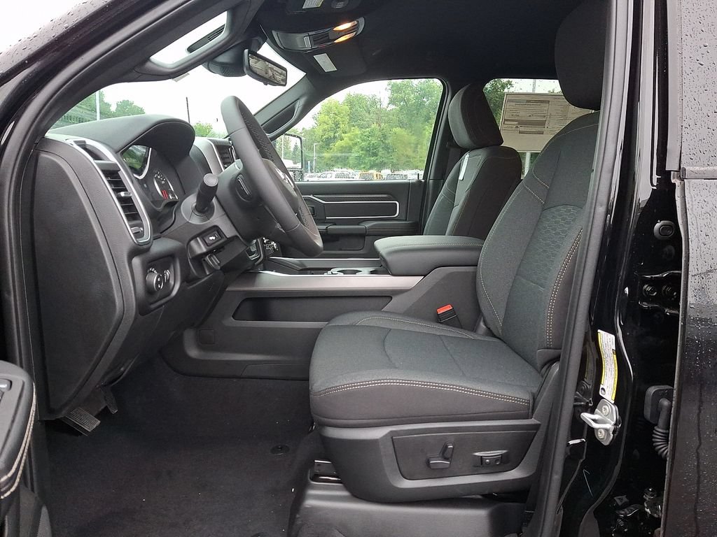New 2026 RAM 3500 Big Horn AWD/4WD image 9