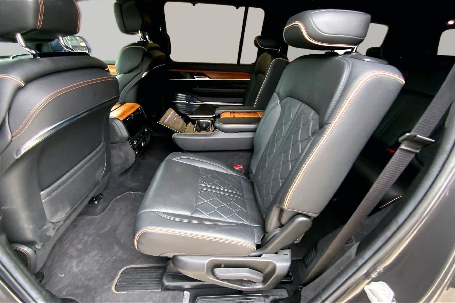 Used 2022 Jeep Grand Wagoneer Series III AWD/4WD image 20