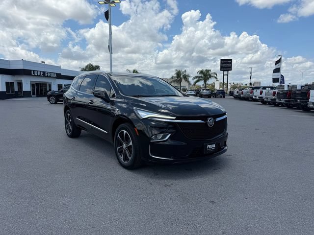 Used 2022 Buick Enclave Essence w/ Sport Touring Edition FWD image 3