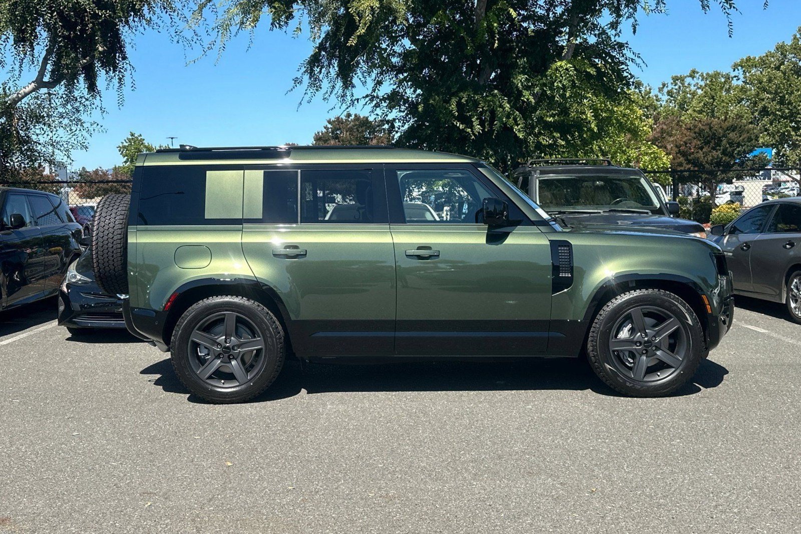 New 2026 Land Rover Defender 110 X-Dynamic SE AWD/4WD image 6
