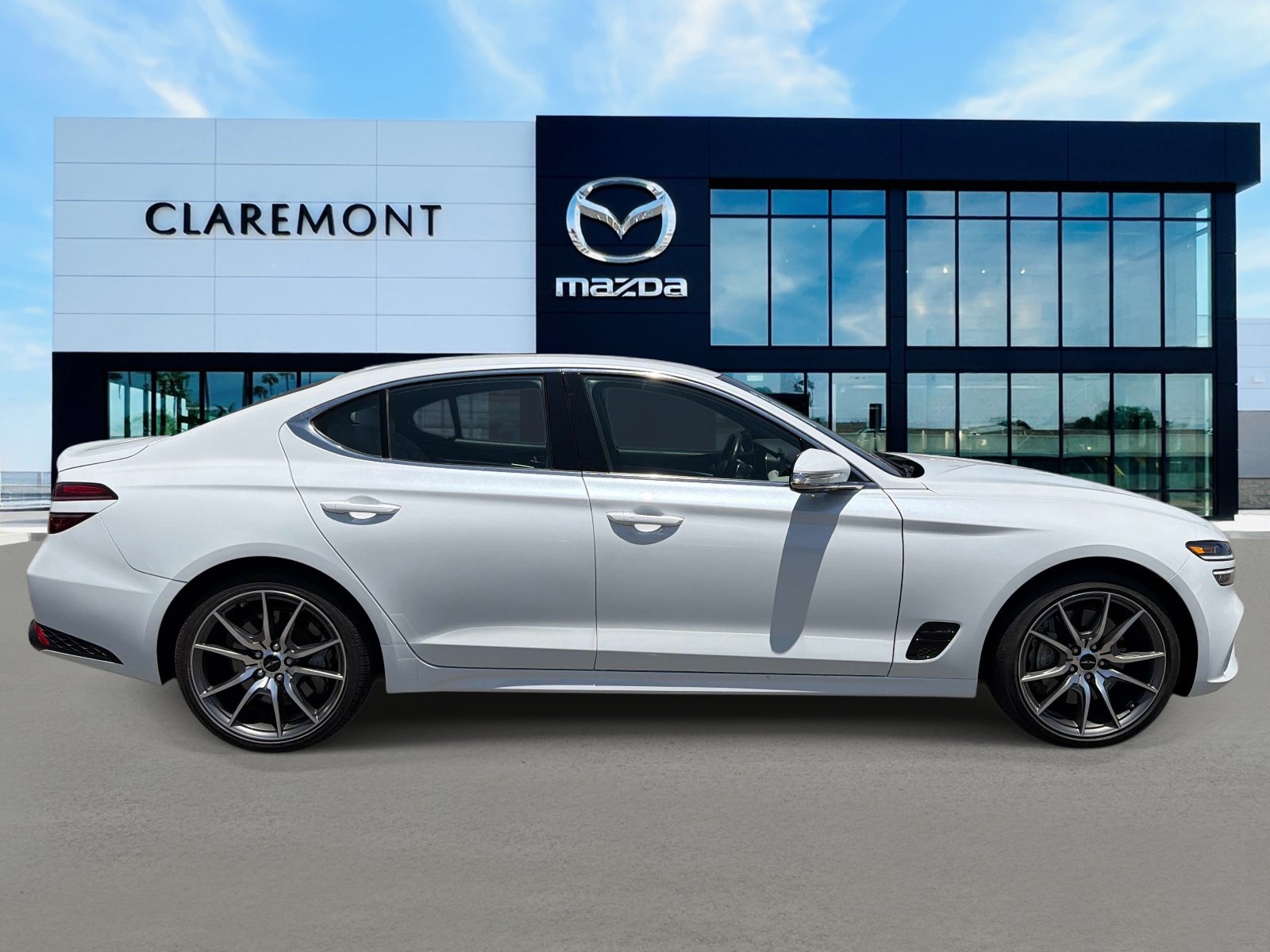 Used 2025 Genesis G70 2.5T RWD image 4