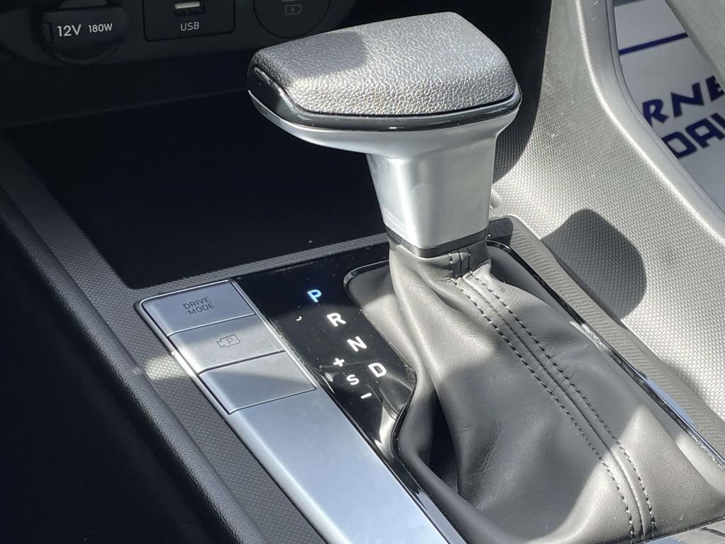 Certified 2025 Hyundai Elantra SE FWD image 28