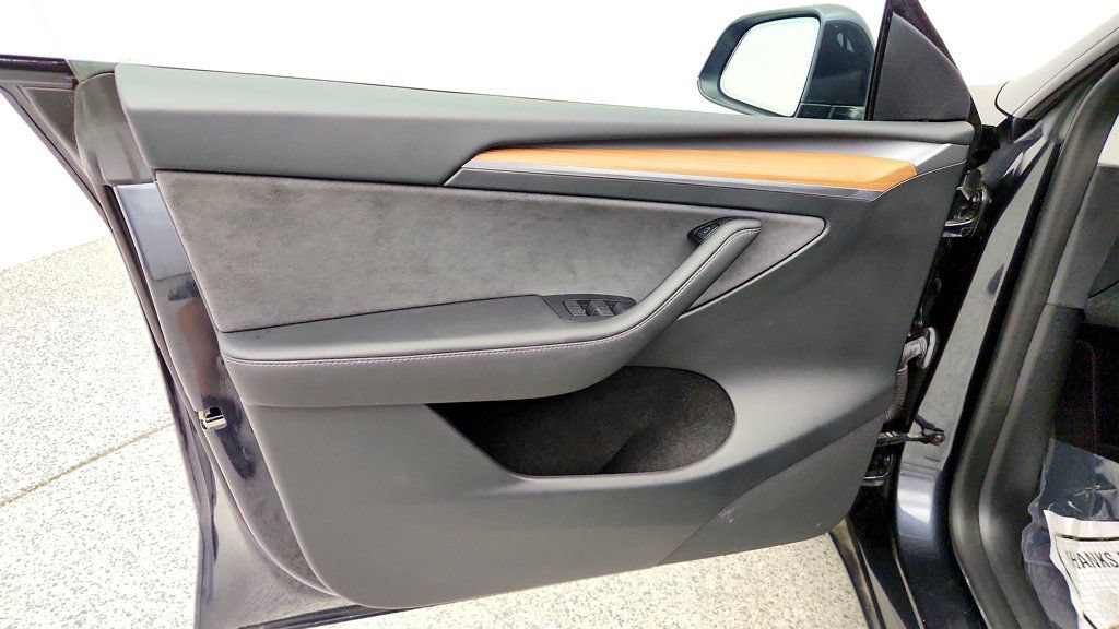 Used 2024 Tesla Model Y Long Range RWD image 11