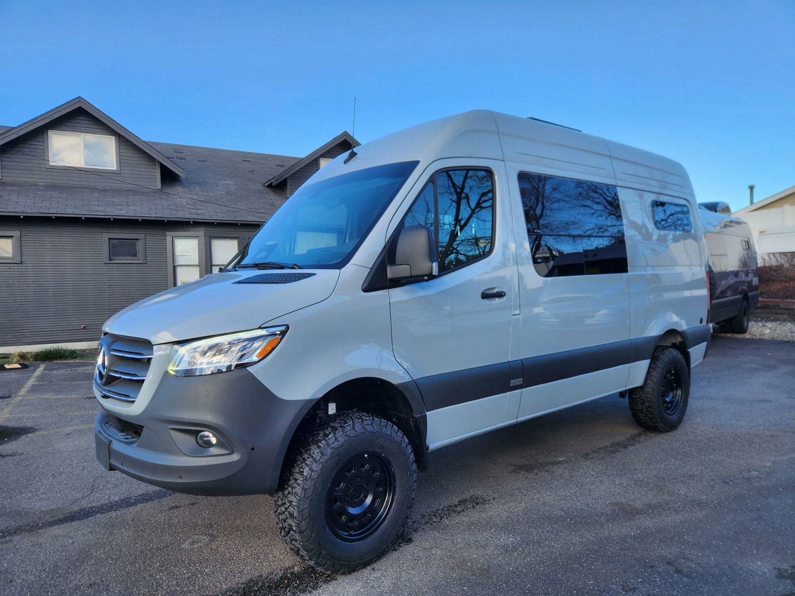 Used 2025 Mercedes-Benz Sprinter 2500 image 3