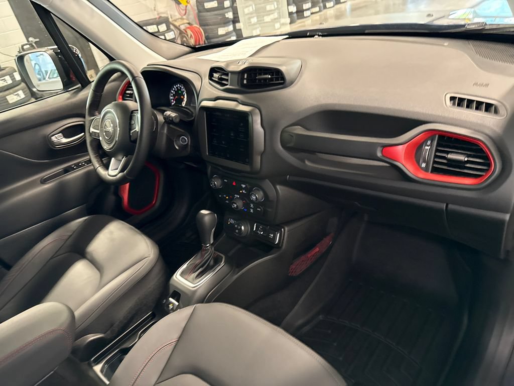 Used 2023 Jeep Renegade Trailhawk w/ Trailhawk Elite Group AWD/4WD image 15