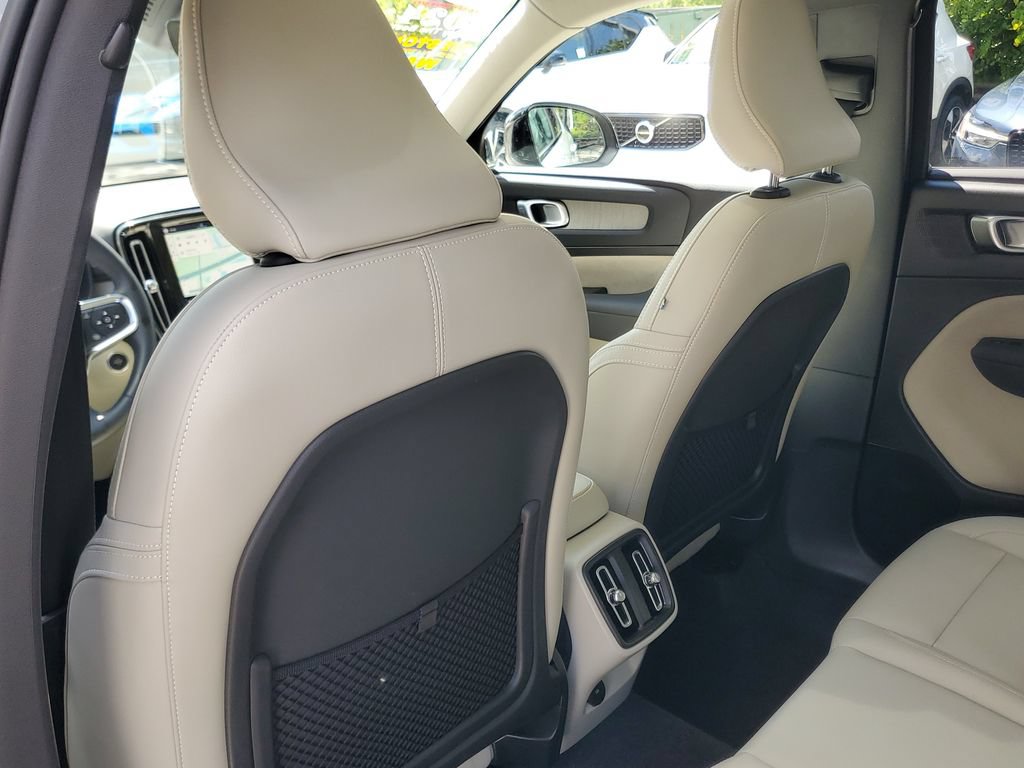 Certified 2024 Volvo XC40 B5 Plus AWD/4WD image 12