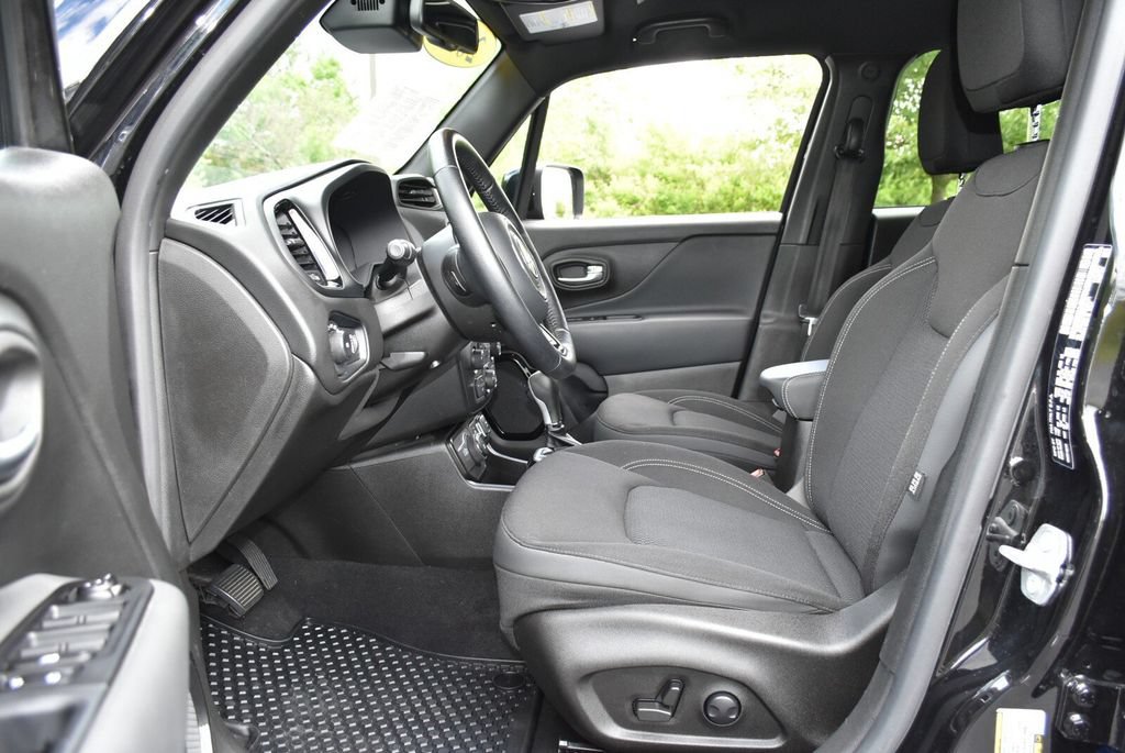 Used 2022 Jeep Renegade Altitude w/ Convenience Group AWD/4WD image 11