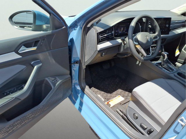 New 2026 Volkswagen Jetta SE FWD image 11