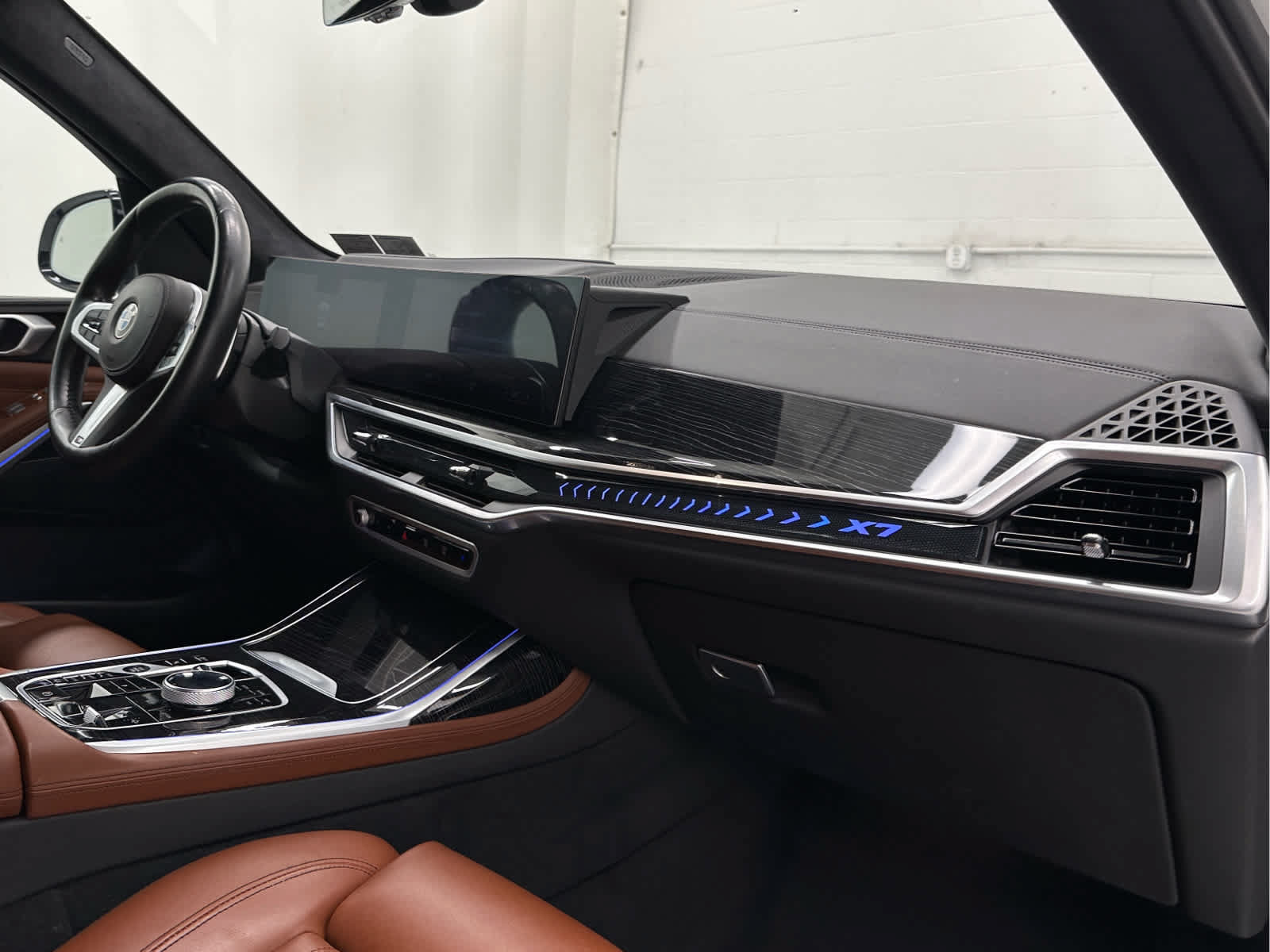 Used 2023 BMW X7 xDrive40i w/ M Sport Package AWD/4WD image 18