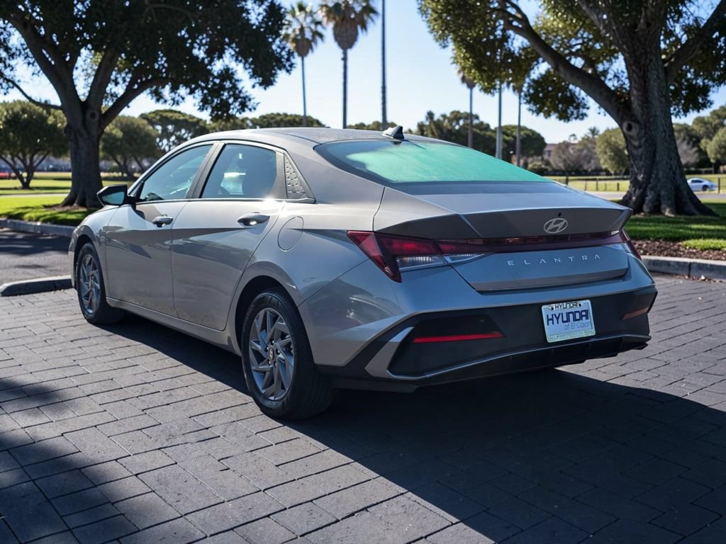 Certified 2024 Hyundai Elantra SEL FWD image 7