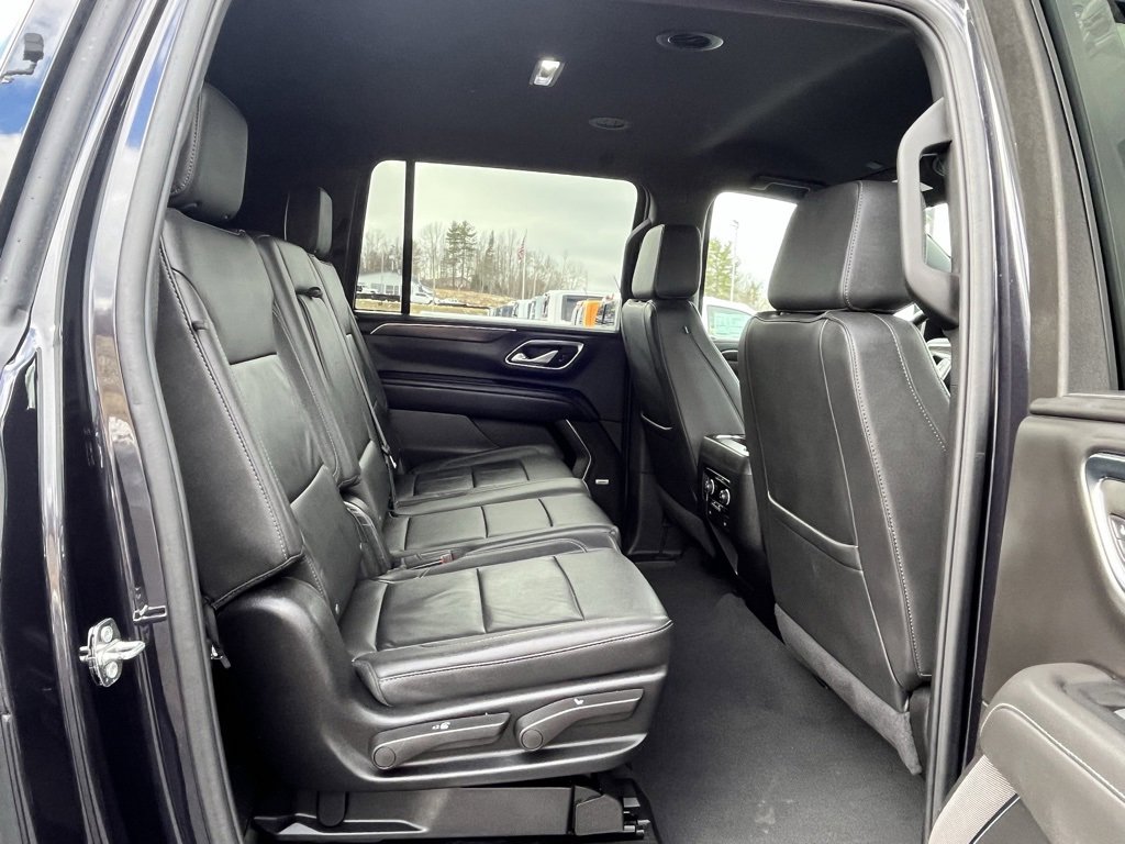 Used 2024 Chevrolet Suburban LT image 19