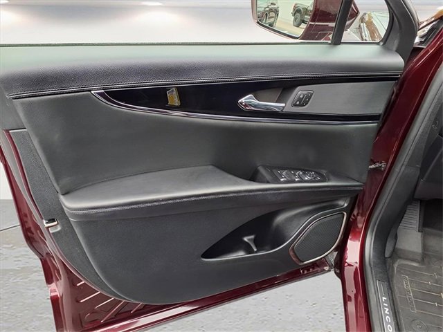 Used 2023 Lincoln Nautilus Reserve image 17