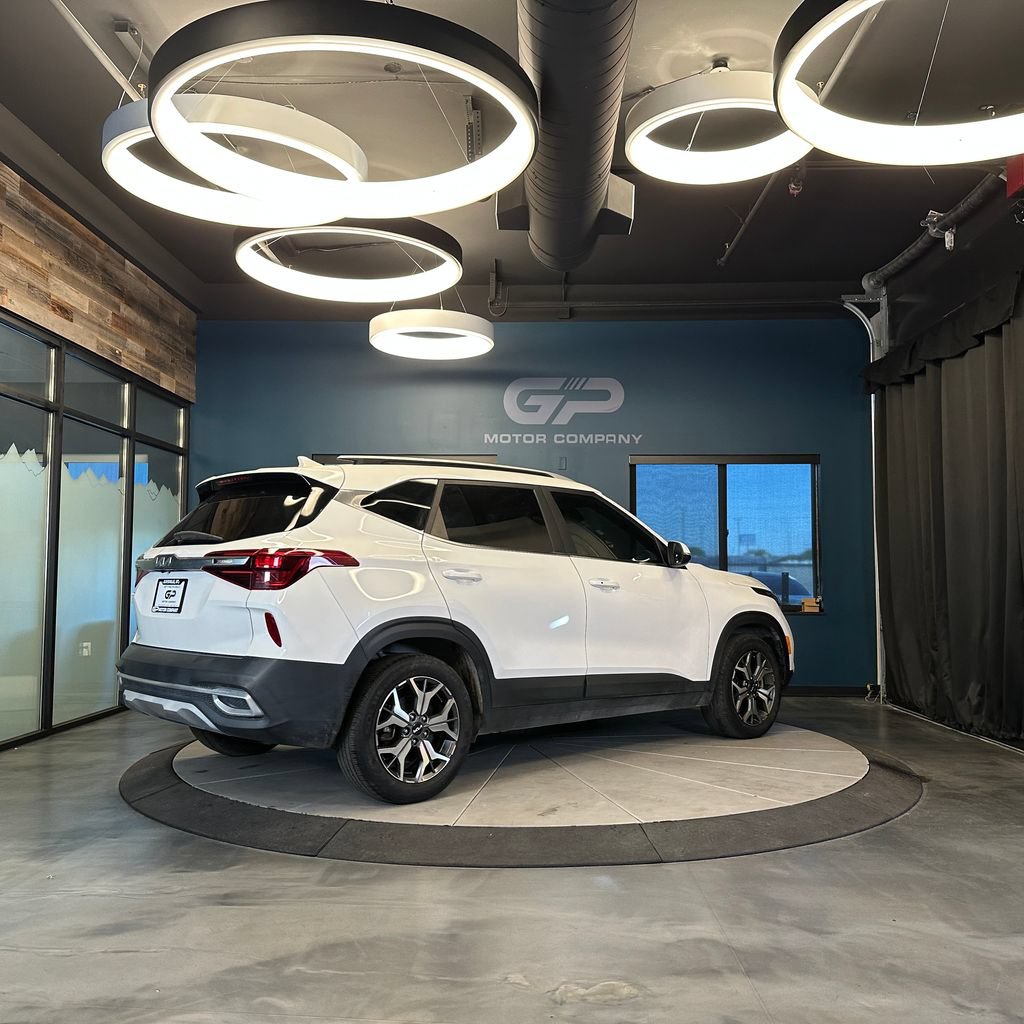 Used 2023 Kia Seltos EX AWD/4WD image 3
