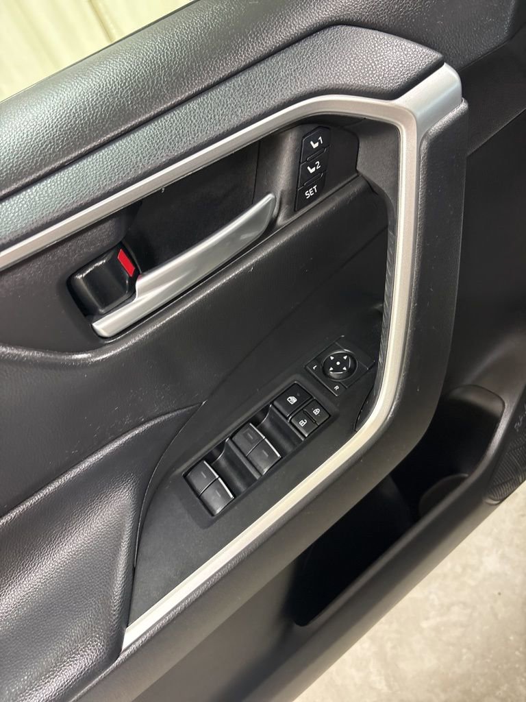 Used 2023 Toyota RAV4 XLE Premium AWD/4WD image 17