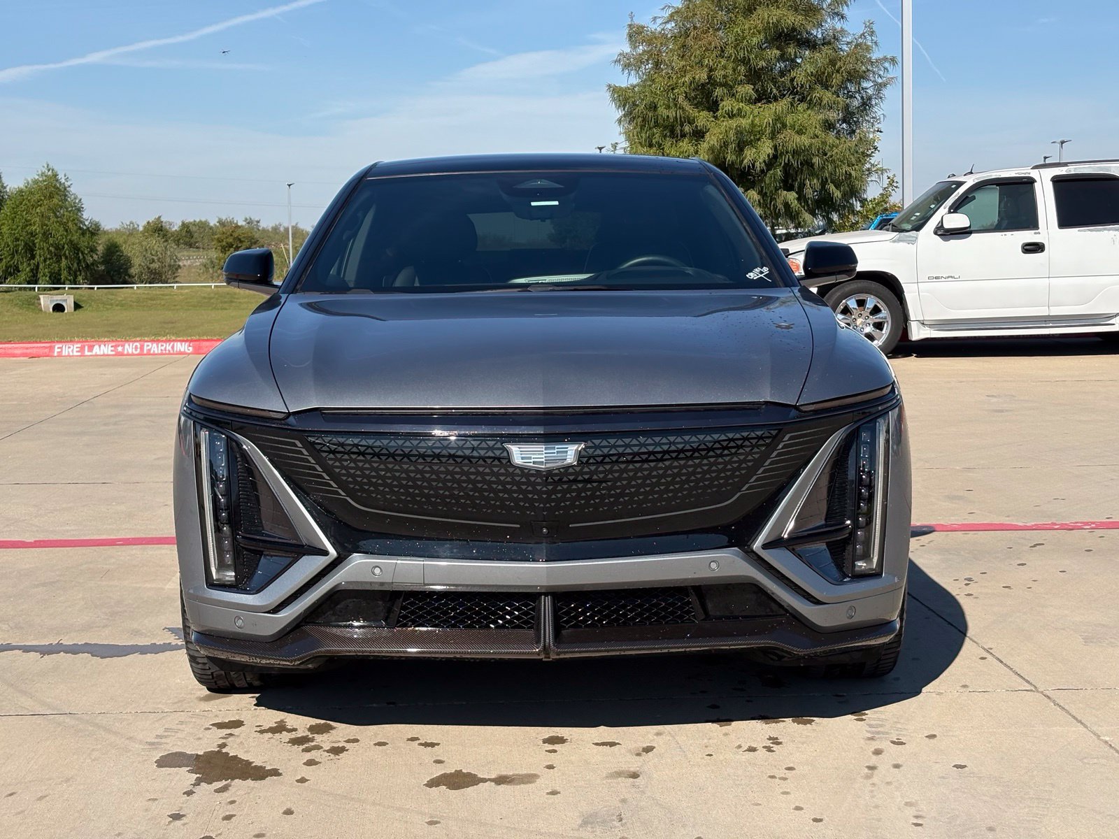 Used 2026 Cadillac Lyriq V w/ Exterior Carbon Fiber Package AWD/4WD image 2