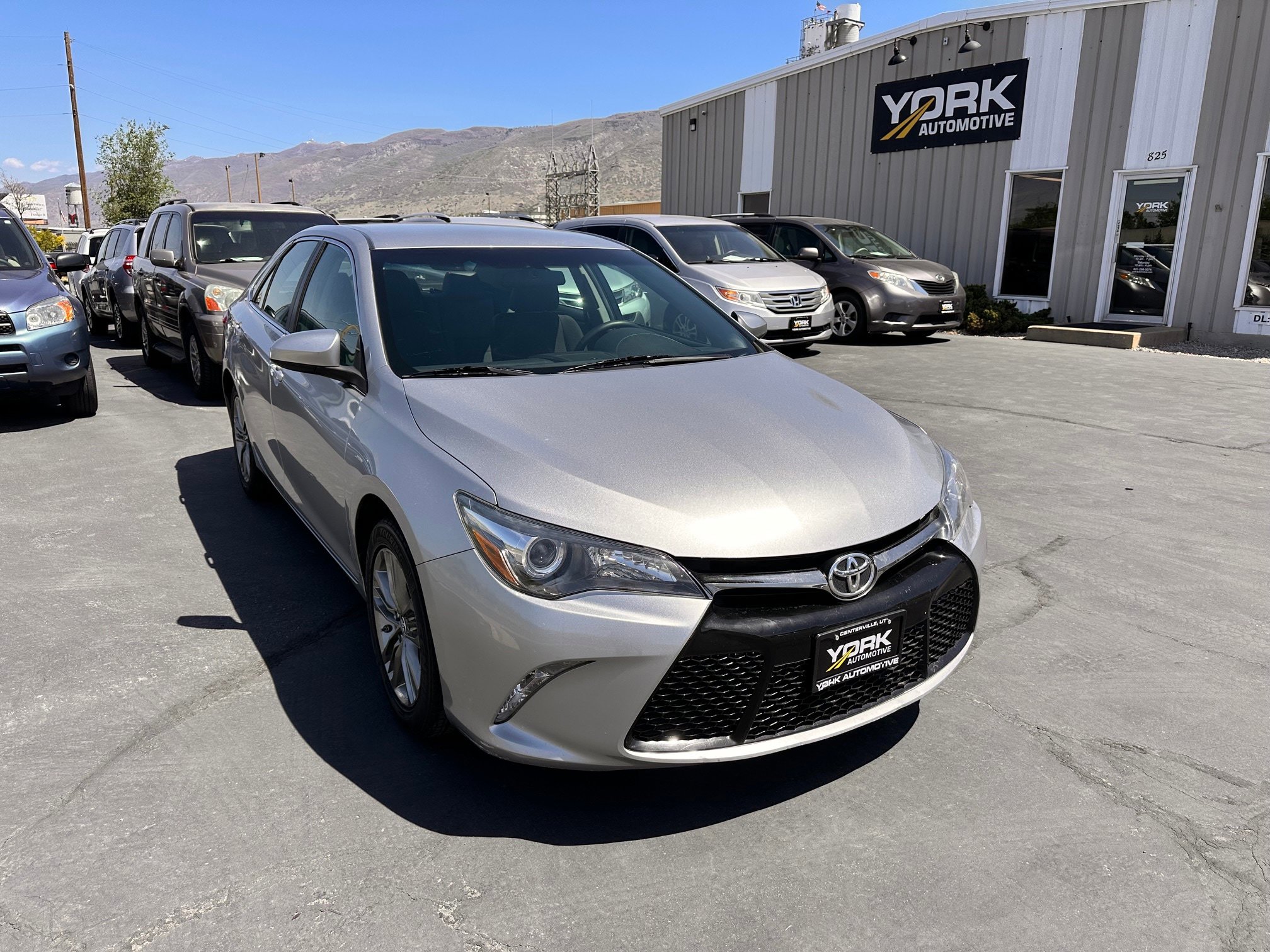 Used 2016 Toyota Camry SE FWD image 1
