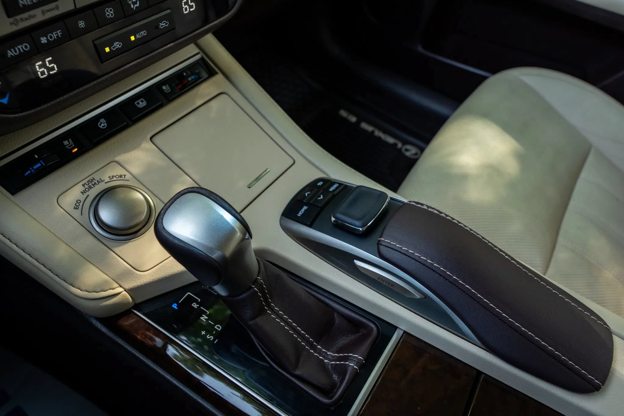 Used 2017 Lexus ES 350 w/ Luxury Package FWD image 25