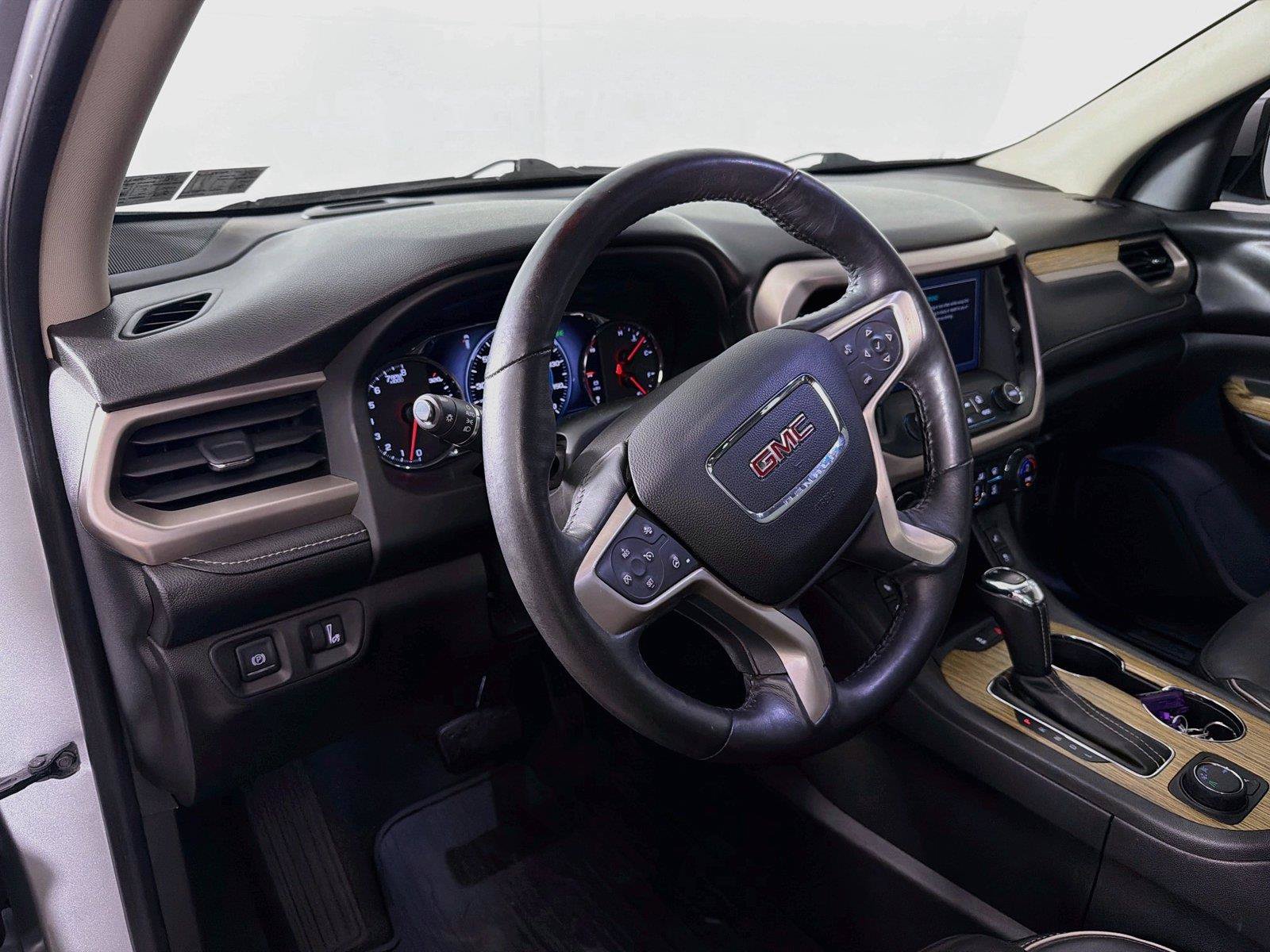 Used 2017 GMC Acadia Denali w/ Technology Package FWD image 16