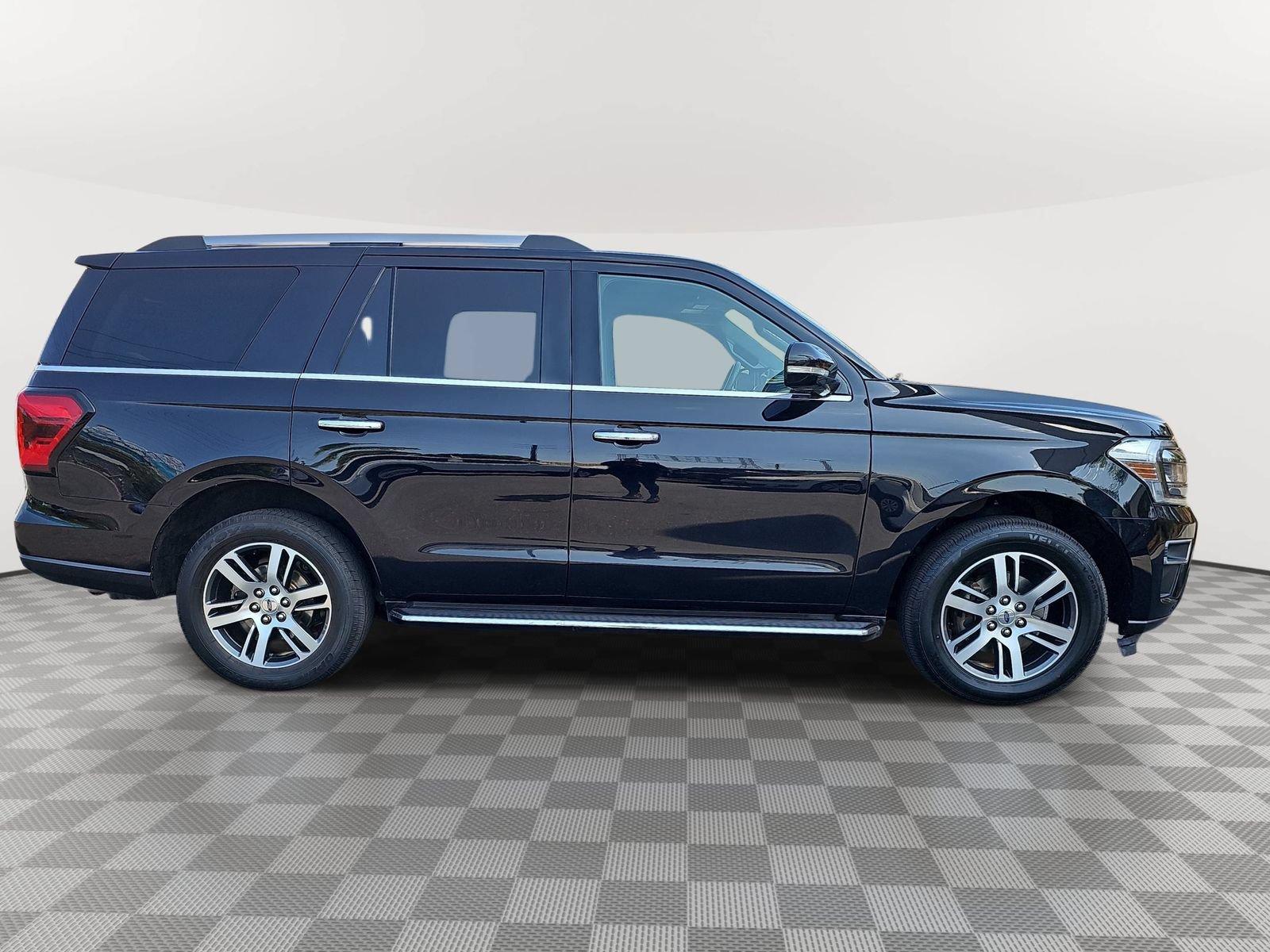 Used 2022 Ford Expedition Limited AWD/4WD image 4
