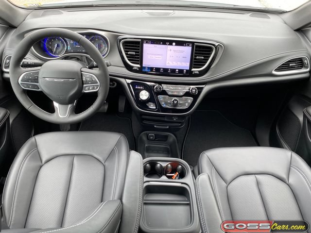 New 2027 Chrysler Pacifica Select AWD/4WD image 10