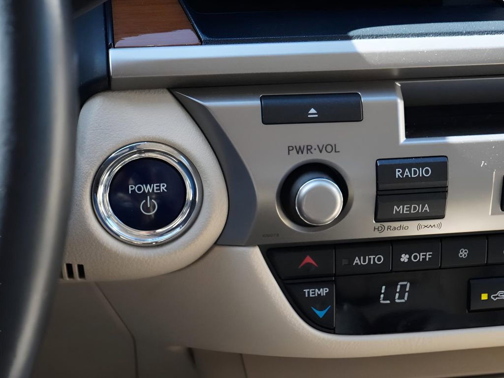 Used 2013 Lexus ES 300h w/ Luxury Pkg image 13