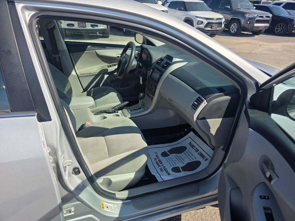Used 2013 Toyota Corolla LE FWD image 9