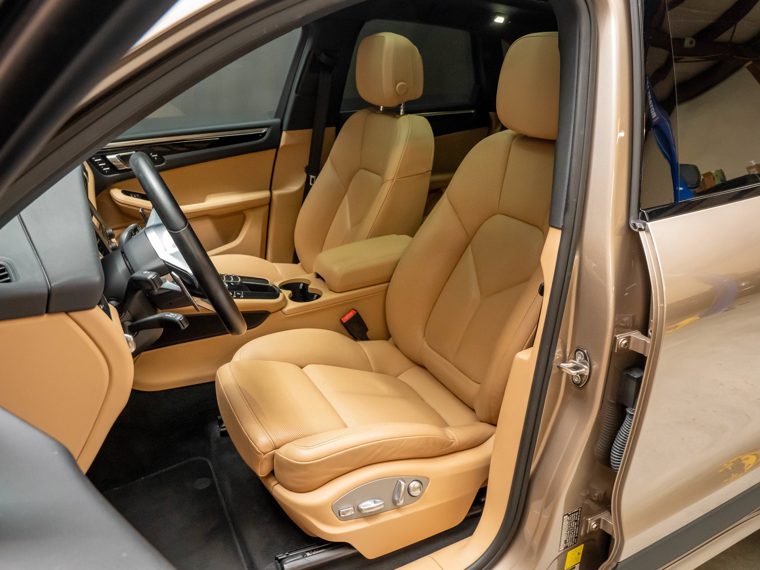 Certified 2017 Porsche Macan S AWD/4WD image 5