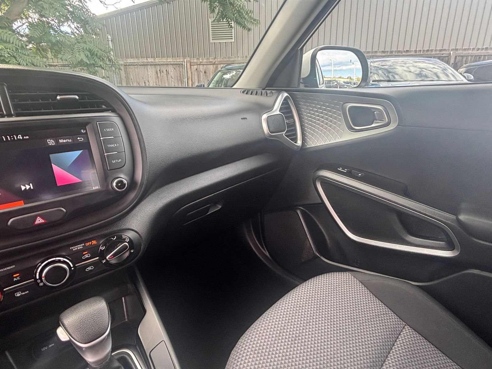 Used 2025 Kia Soul LX w/ LX Technology Package FWD image 31