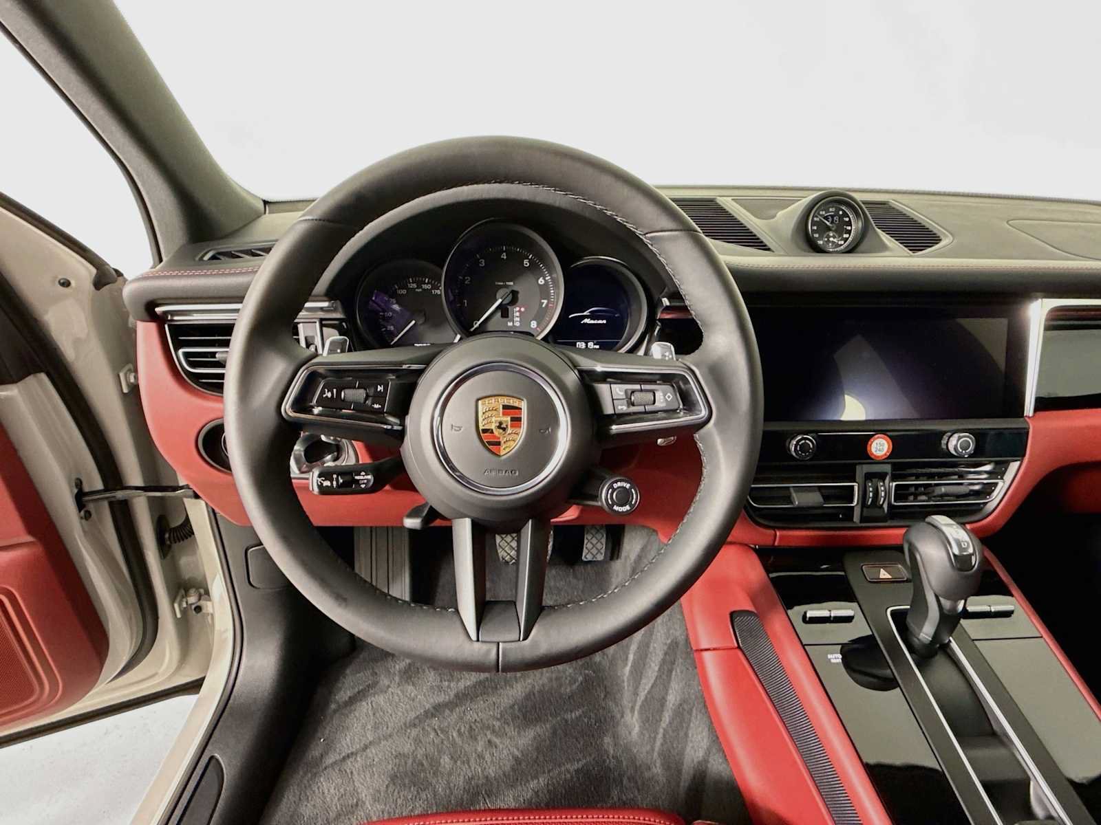 Certified 2025 Porsche Macan AWD/4WD image 15