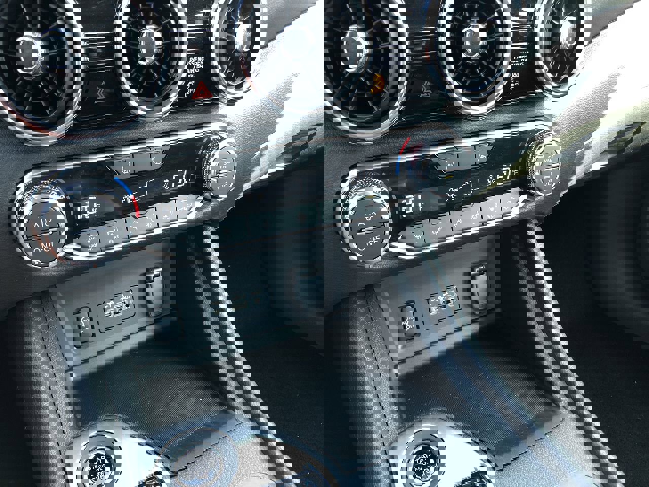 New 2025 Nissan Sentra SR w/ Midnight Edition image 30