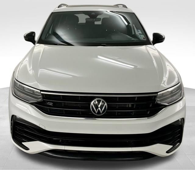Used 2022 Volkswagen Tiguan SE R-Line AWD/4WD image 3