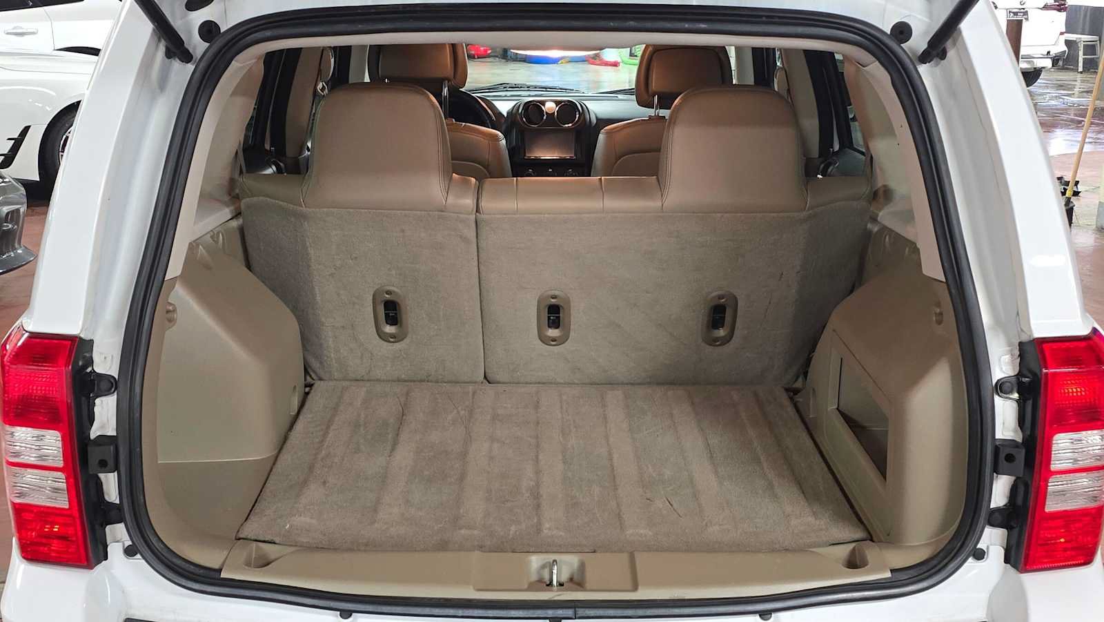 Used 2015 Jeep Patriot High Altitude AWD/4WD image 14