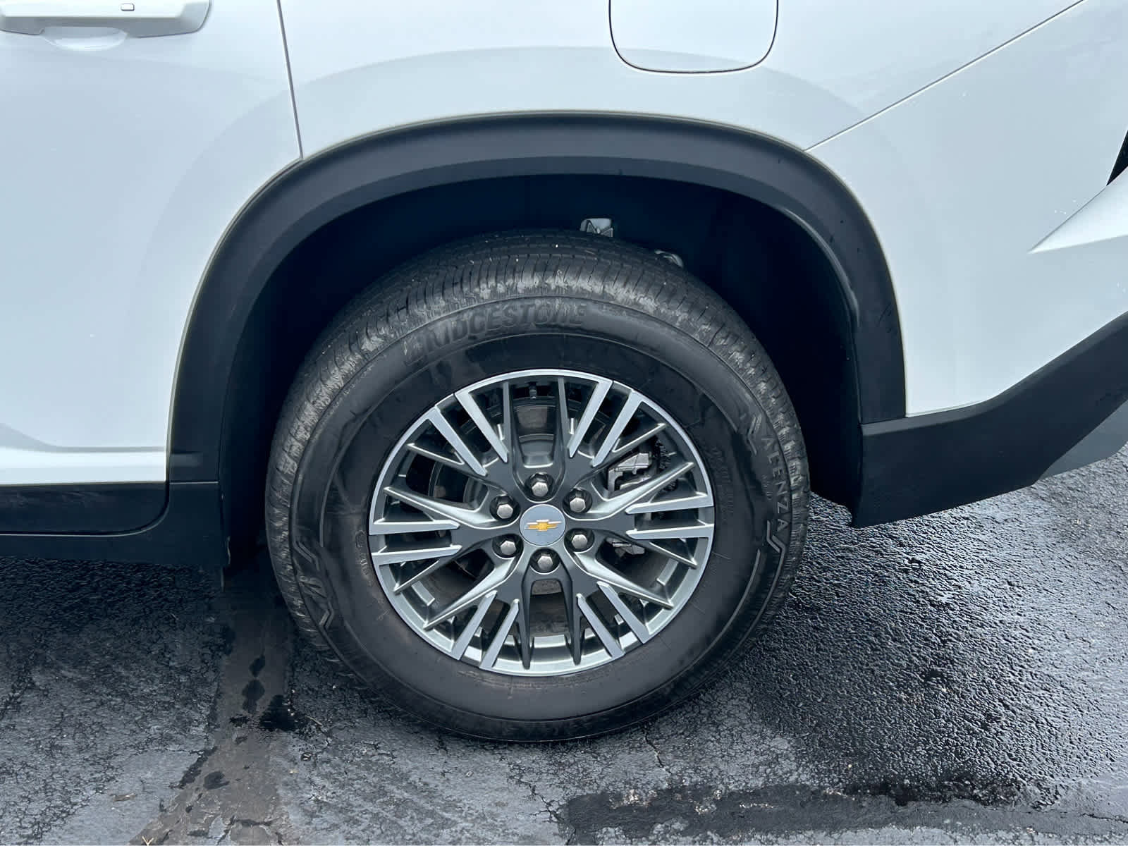 Used 2025 Chevrolet Traverse LT image 52