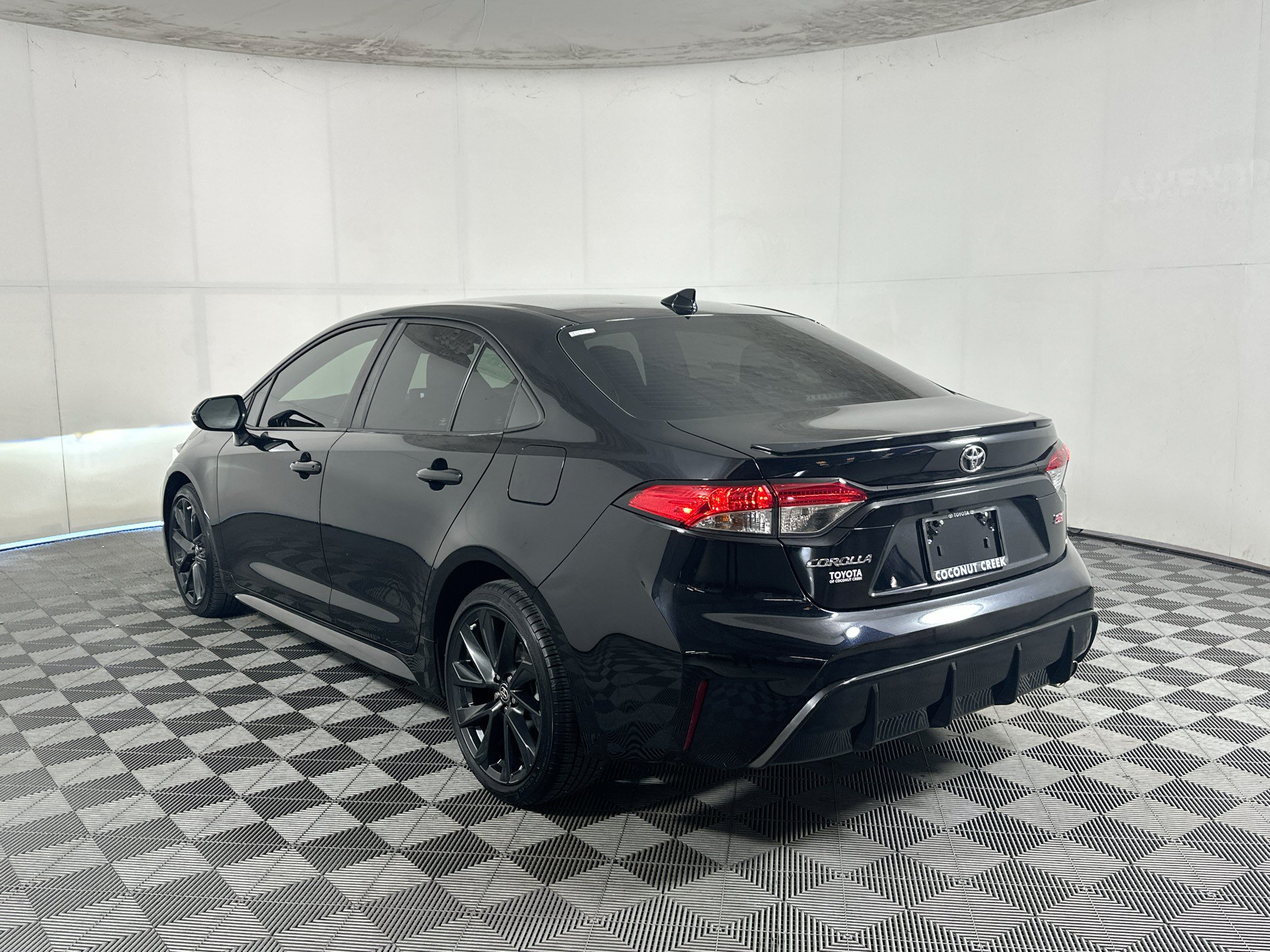 Used 2023 Toyota Corolla SE FWD image 5