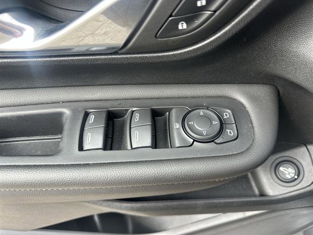 Used 2023 GMC Terrain SLE w/ Driver Convenience Package image 15